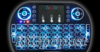 Bežična mini tastatura sa osvetljenjem za sve smart televizore, kompjutere, laptopove, sa mogućnošću menjanja tri boje po neverovatnoj ceni od 1499 rsd