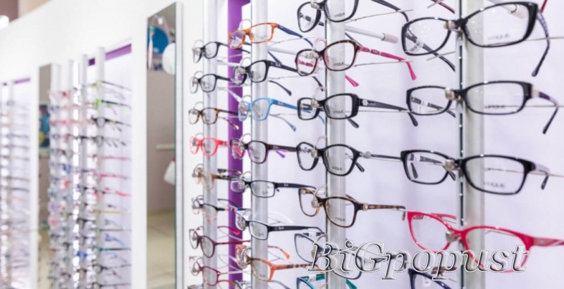 4500 rsd za dvoje kompletnih naočara po izboru sa antireflex CR staklima - ženske, muške (brendirani dioptrijski okvir + CR + kontola dioptrije + futrola) u optici na Bulevaru
