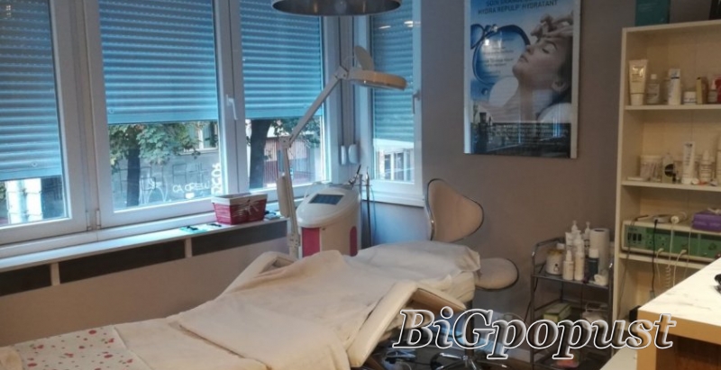 5990 rsd trajna sminka usana u Salonu Elin Sary Mary kutak  2